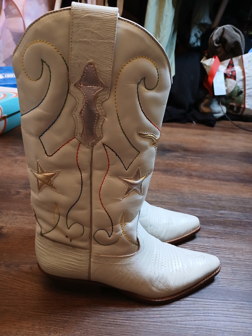 Vintage White Leather Western Boots: Metallic Stars, Steerhead Inlays, Rainbow